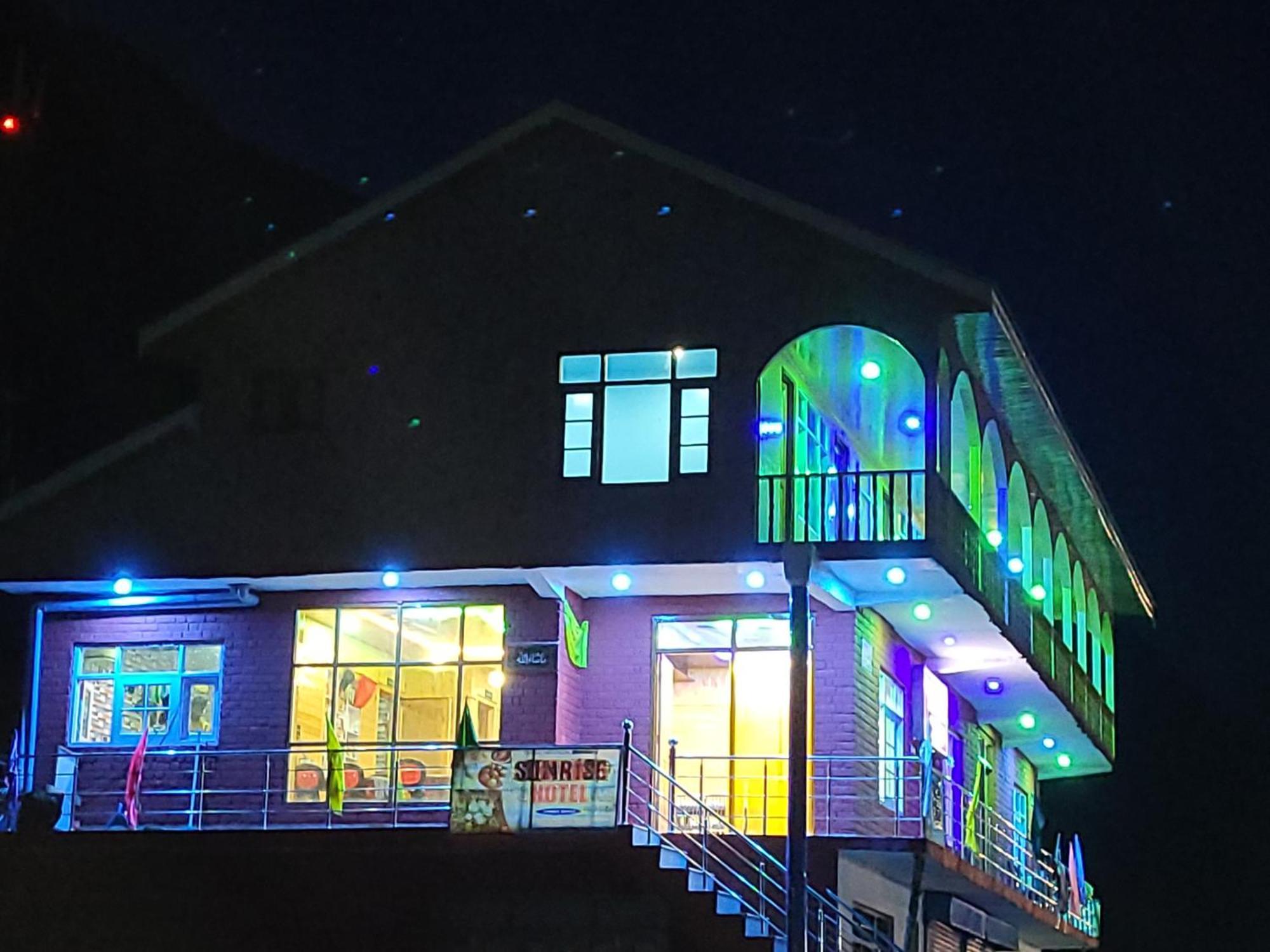 Sunrise Hotel And Restaurant Mastan Gurez Kanzalwan Eksteriør bilde